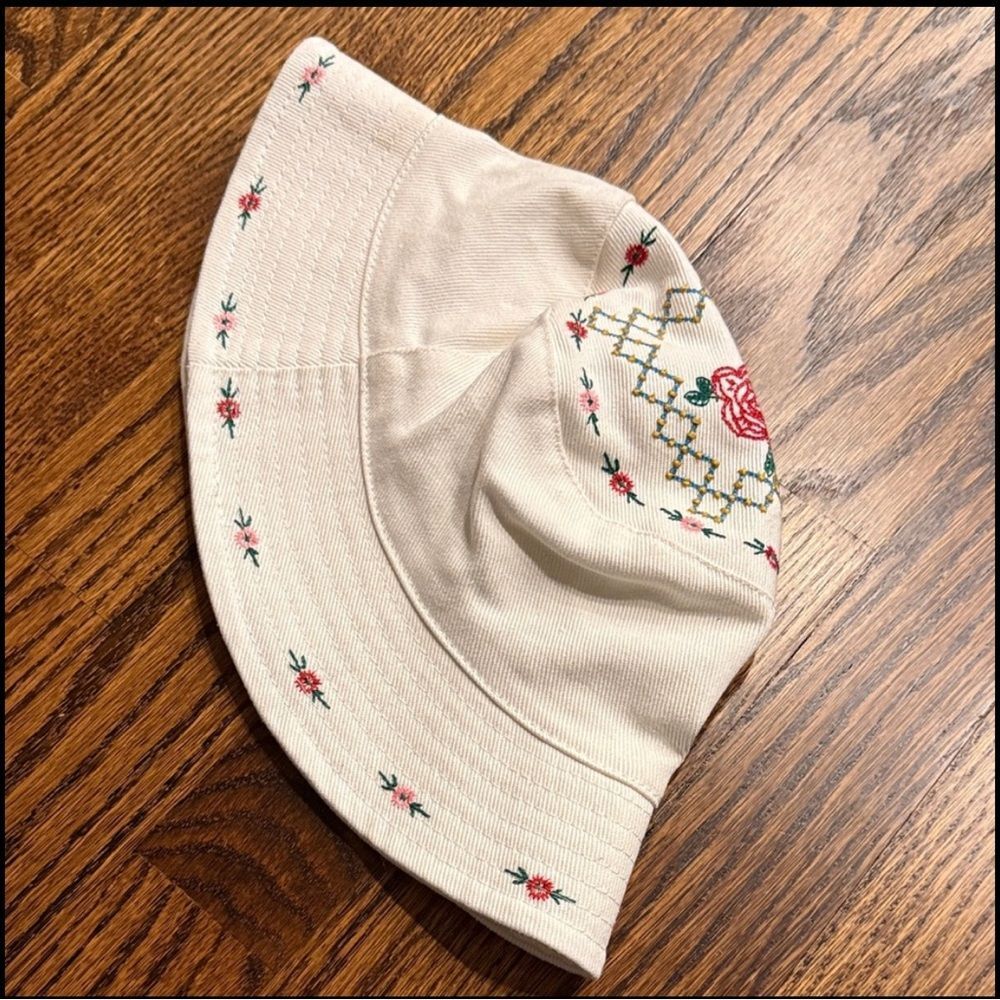 New Urban Outfitters Embroidered Rose Bucket Hat One Size - Picture 7 of 7
